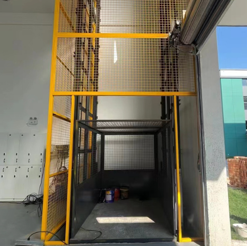 甘孜导轨式升降机助力物流园破解运输难题